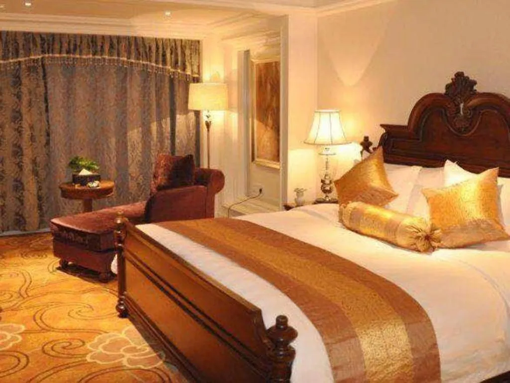 Zhengzhou Yiquan International Hotel 5*,